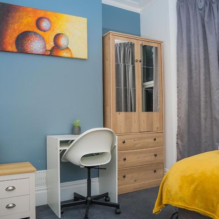 The Private Villa, Northampton Centre, 9 Beds, 5 Bedrooms, Sleeps 12 Exterior foto