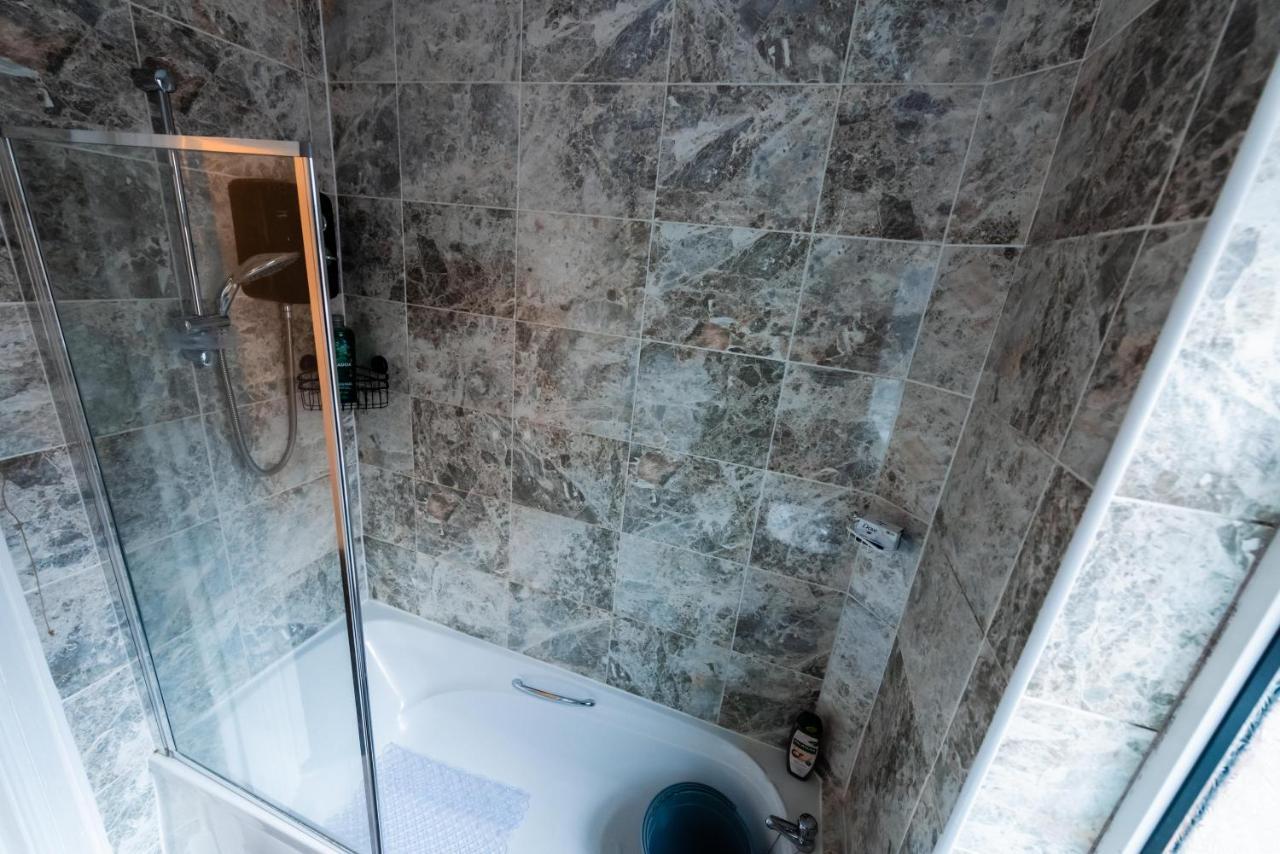 The Private Villa, Northampton Centre, 9 Beds, 5 Bedrooms, Sleeps 12 Exterior foto