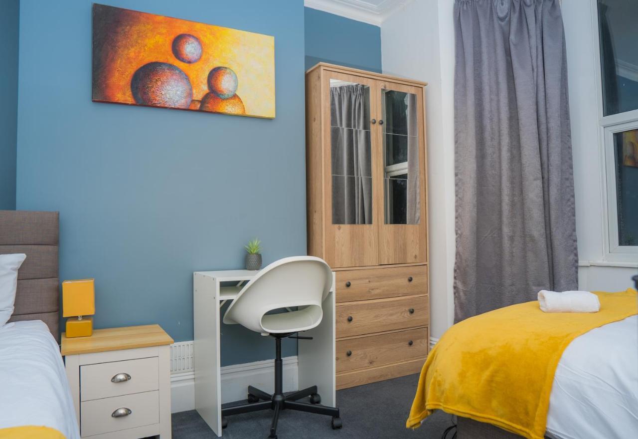 The Private Villa, Northampton Centre, 9 Beds, 5 Bedrooms, Sleeps 12 Exterior foto