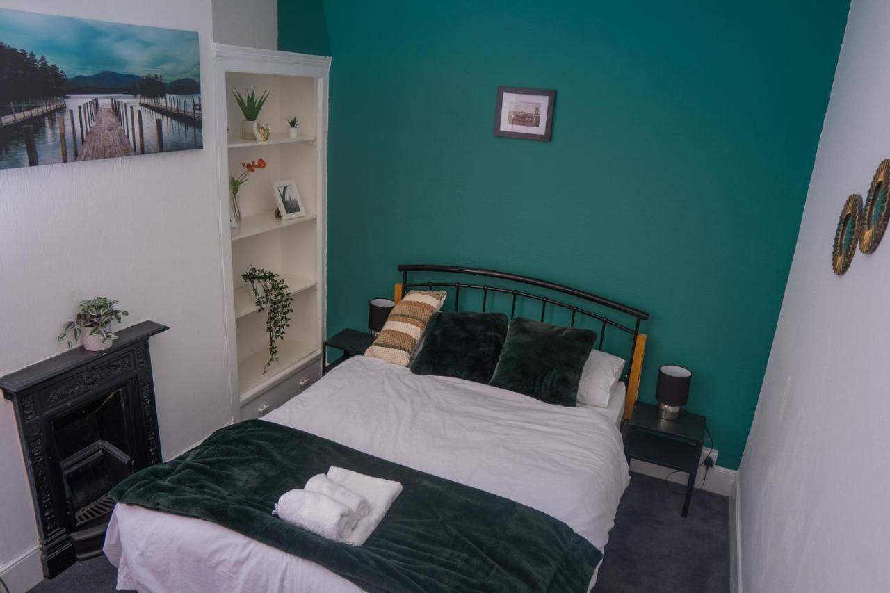 The Private Villa, Northampton Centre, 9 Beds, 5 Bedrooms, Sleeps 12 Exterior foto