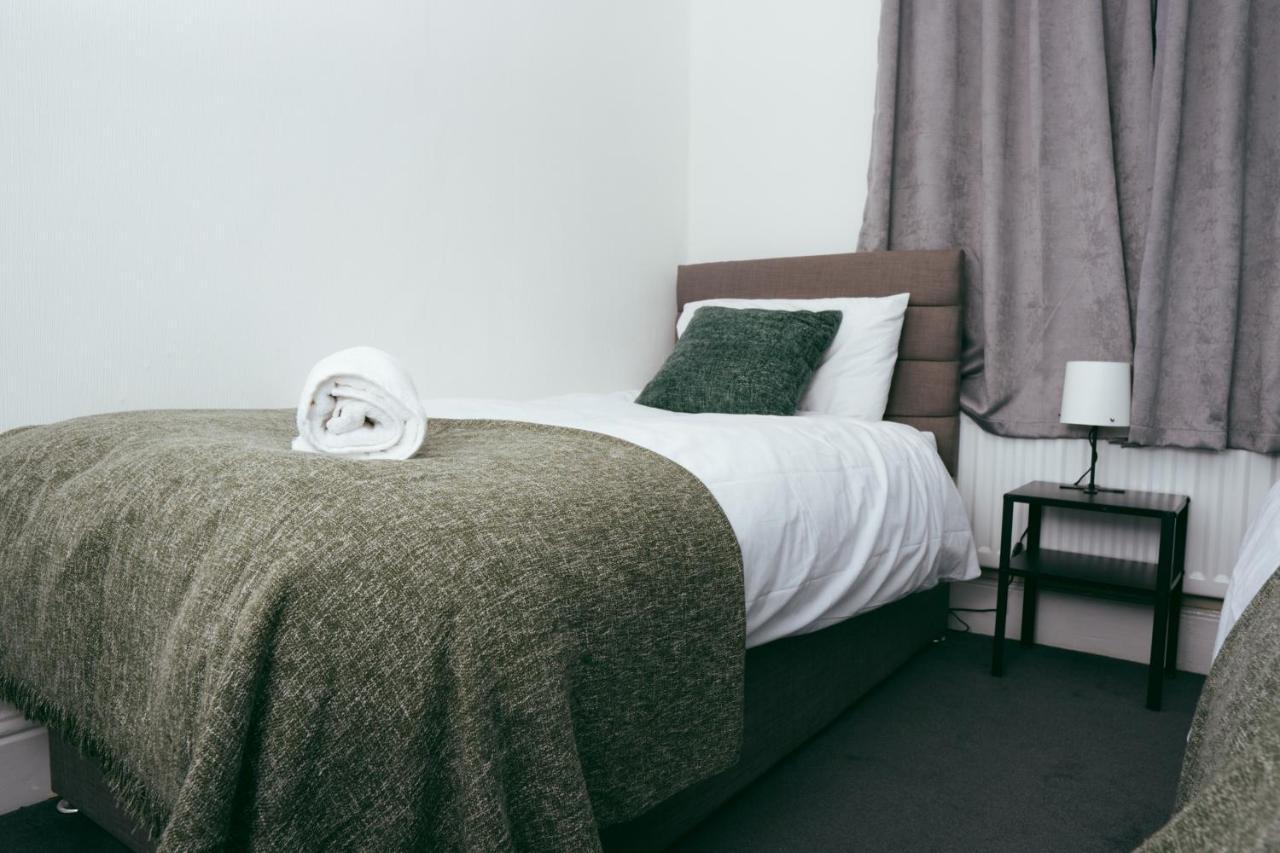 The Private Villa, Northampton Centre, 9 Beds, 5 Bedrooms, Sleeps 12 Exterior foto