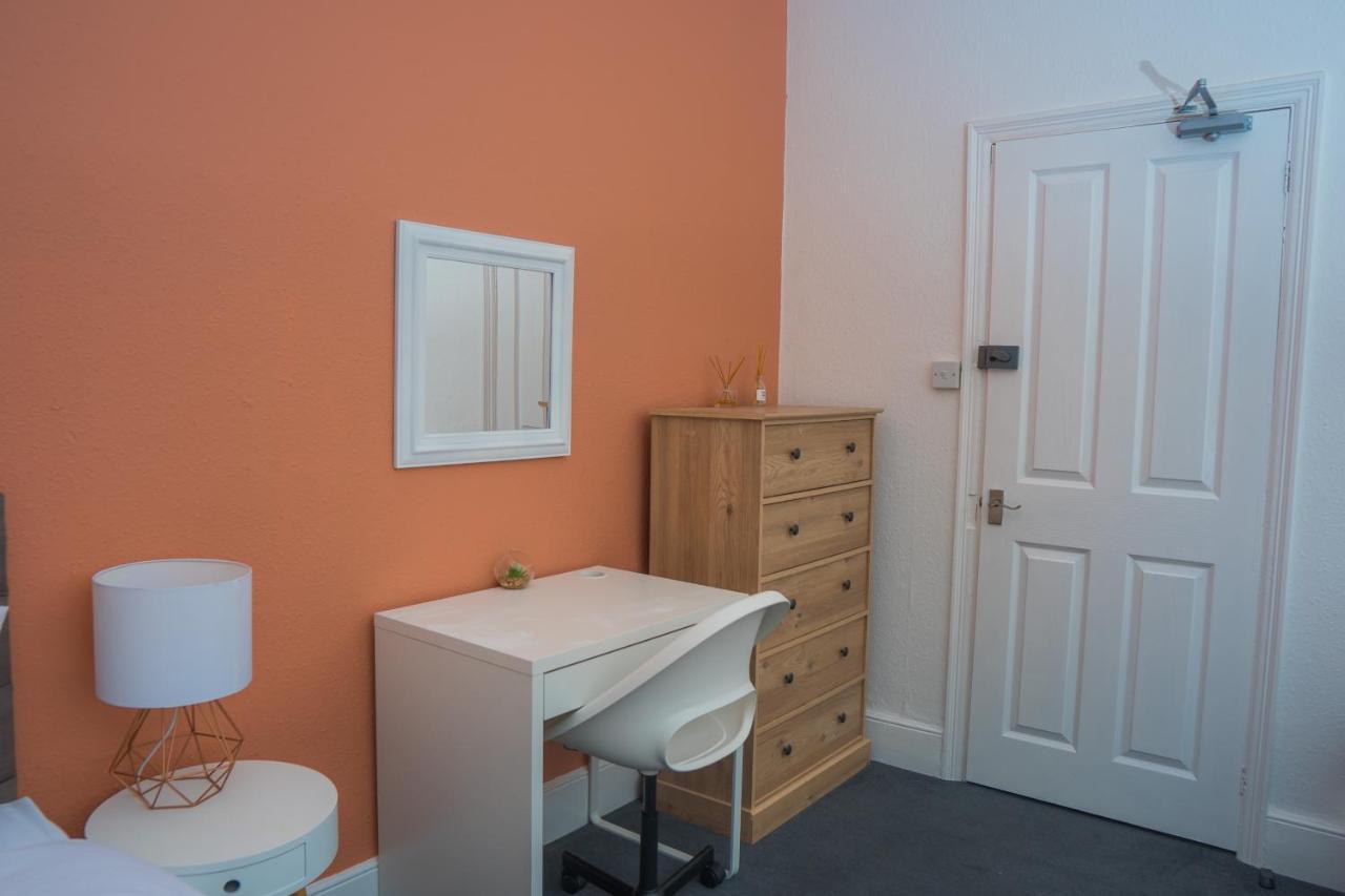 The Private Villa, Northampton Centre, 9 Beds, 5 Bedrooms, Sleeps 12 Exterior foto