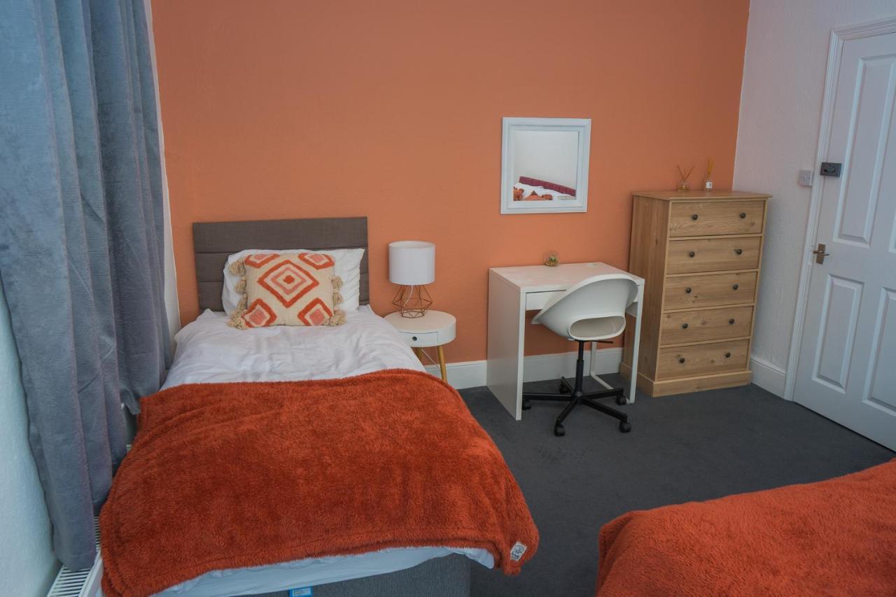 The Private Villa, Northampton Centre, 9 Beds, 5 Bedrooms, Sleeps 12 Exterior foto
