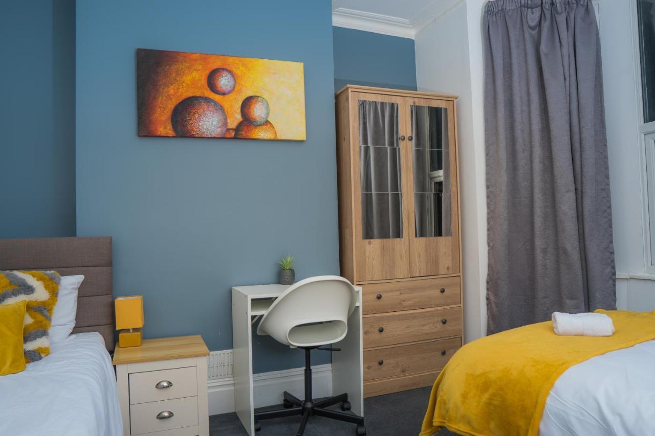 The Private Villa, Northampton Centre, 9 Beds, 5 Bedrooms, Sleeps 12 Exterior foto