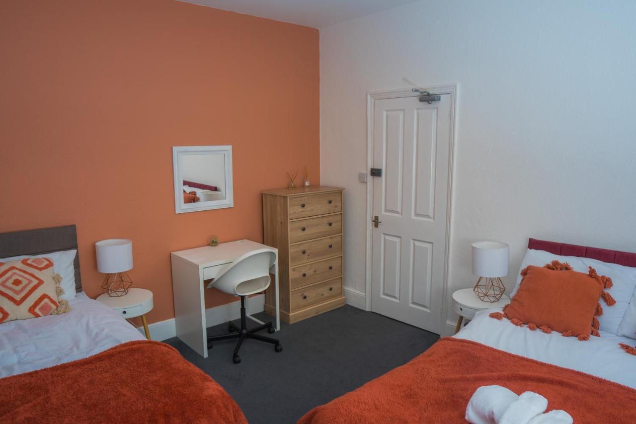 The Private Villa, Northampton Centre, 9 Beds, 5 Bedrooms, Sleeps 12 Exterior foto